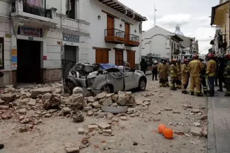 Terremoto en Ecuador deja 14 muertos y 446 heridos.