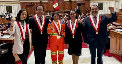 Bancada Cambio Democrático - Juntos por el Perú.