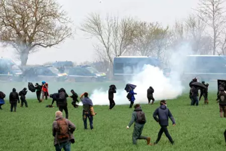 Violencia y enfrentamientos durante protestas contra embalses agrícolas en Franc