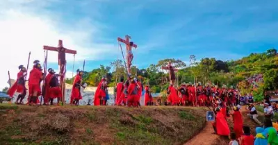 Lamas ofrece una celebración religiosa con estilo propio en Semana Santa.