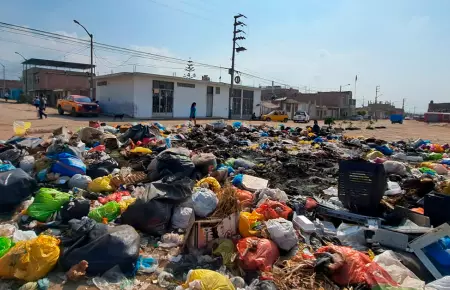 Colegios de Alto Trujillo lucen llenos de basura.