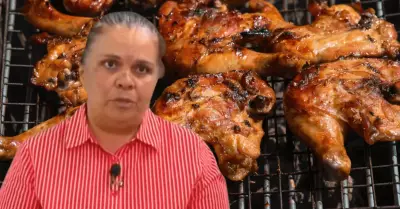 Mujer es acusada por robarse un pollo asado en Colombia.
