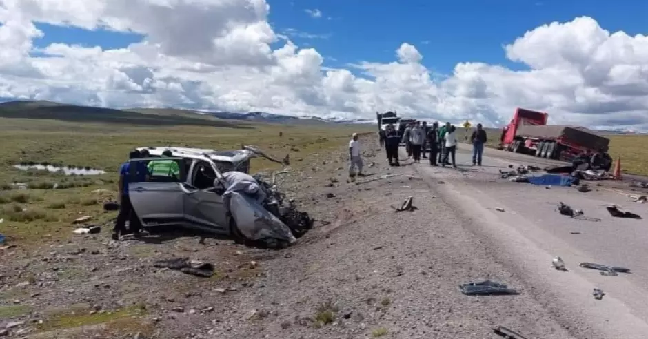 Choque deja seis muertos