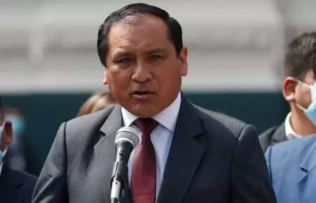 Congresista Flavio Cruz.