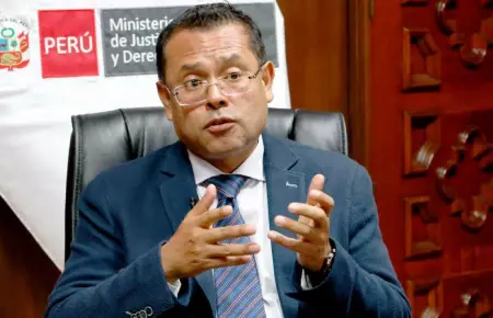 Jos Tello, ministro de Justicia.