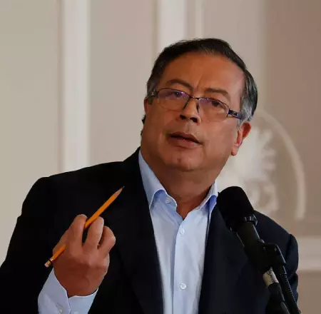 Se retiró a embajador de Perú en Colombia por comentarios de Gustavo Petro