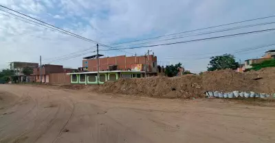 Vecinos se declaran la guerra por la colocación de un muro de tierra en El Porve