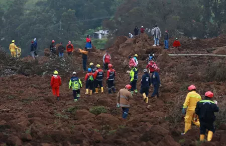 Peruano sepultado por gran alud en Ecuador permanece desaparecido.