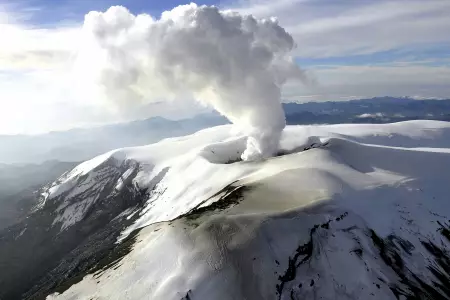 Colombia alerta sobre riesgo de erupcin del volcn Nevado del Ruiz