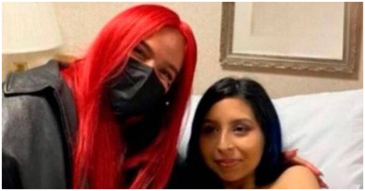 Karol G visitó a fan que dio a luz en su concierto