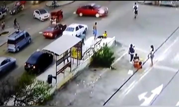 Cámaras de seguridad grabaron el acto.