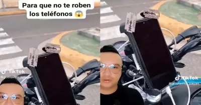 Motociclista colombiano aplica trampa antirobo de celulares.