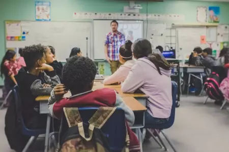 Profesor les pide a sus alumnos de secundaria redactar sus ltimas palabras en v