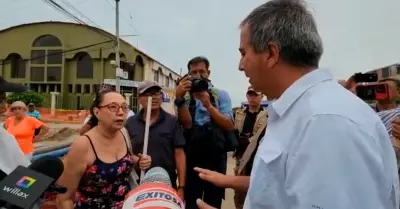 Ministro de Produccin es encarado por pobladores de Chiclayo.