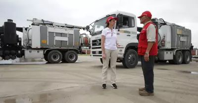 Ministra de Vivienda entrega nuevo lote de equipos y maquinaria en Piura