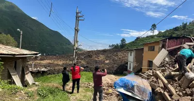 Deslizamiento de cerro en Huaral.