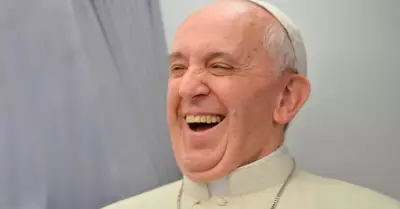 Papa Francisco llama a las mujeres "neurticas" .