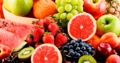 Conoce 5 frutas refrescantes para mantenerse hidratado.