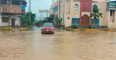 Tumbes registra intensa lluvia de dos horas consecutivas.