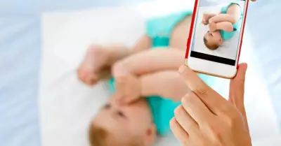 Francia quiere prohibir que padres publiquen fotos de sus hijos en redes sociale