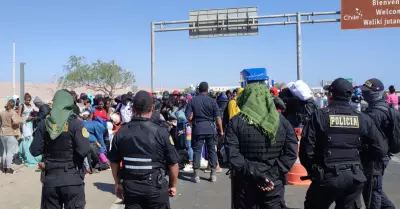 Extranjeros bloquean ingreso a Tacna.
