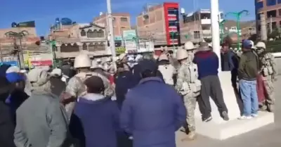 Impiden izar Pabelln Nacional en Puno.