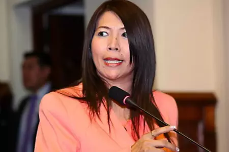 María Cordero se une a los congresistas 'mocha sueldos'.