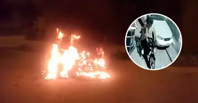 Vecinos queman motocicleta de ladrones.