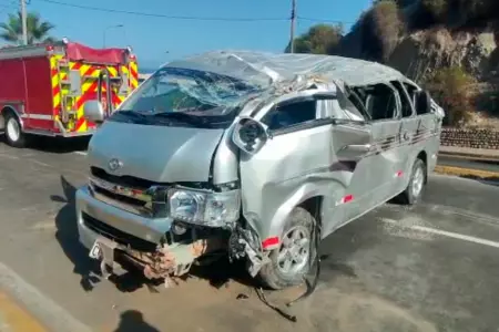 Accidente vehicular dej 4 nios heridos.