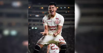 Jos Rivera anota con Universitario ante Cristal.