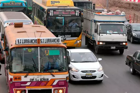 Peruanos exigen servicio de transporte pblico eficiente desde hace aos.
