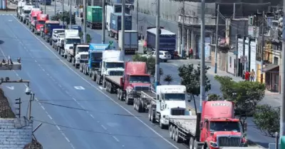 Gobernador regional de Callao propone estacionamiento exclusivo para camiones.