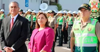 Dina Boluarte con el titular del Mininter y el comandante general de la Polica.