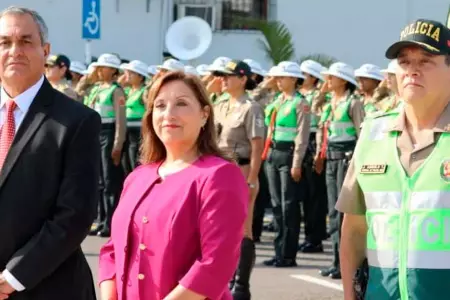 Dina Boluarte con el titular del Mininter y el comandante general de la Polica.