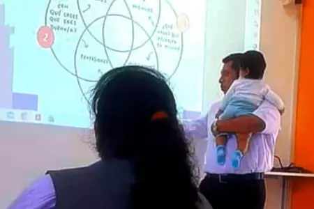 Profesor carga a beb de su alumna para que atienda a la clase