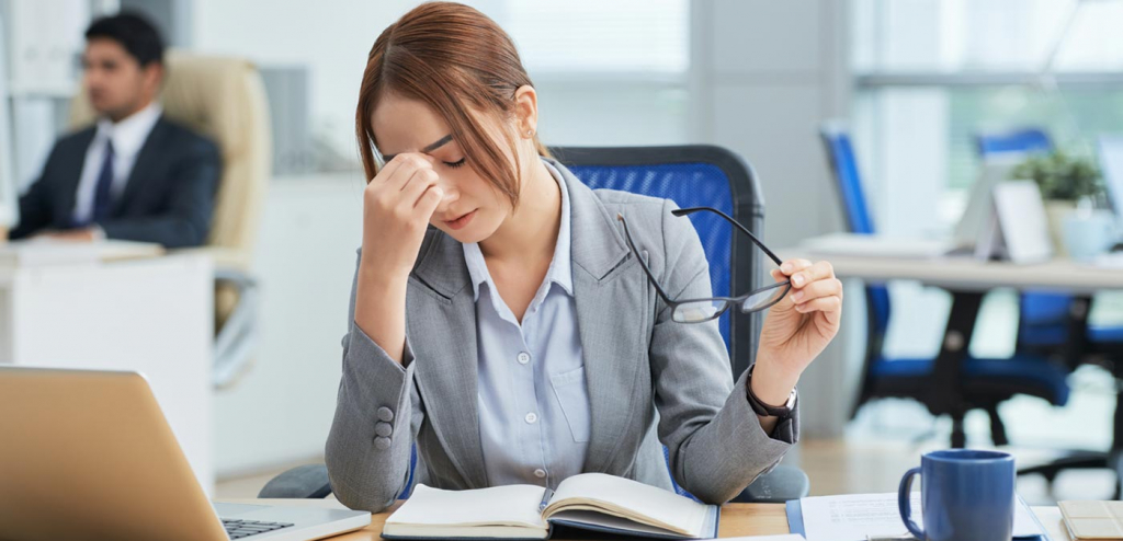 Conoce los ejercicios para evitar el estrés y la fatiga durante la jornada laboral