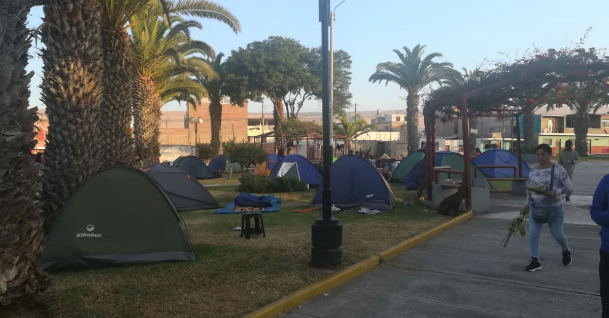 Crisis migratoria: Casi 100 migrantes extranjeros fueron desalojados de plaza de Tacna