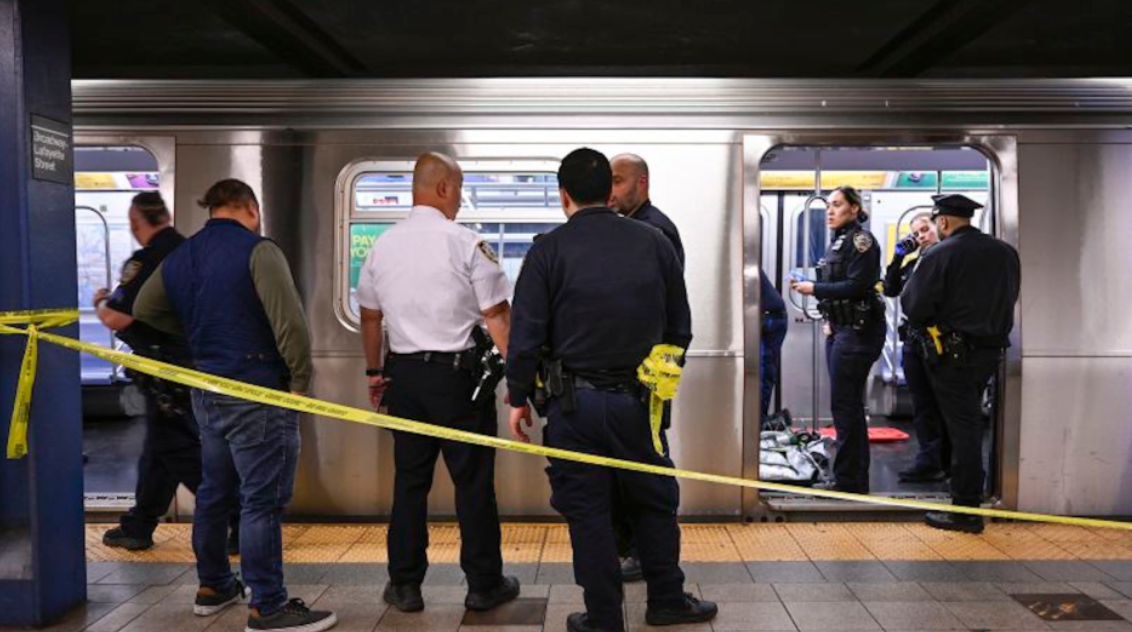 Exmarine estrangul a indigente en metro de New York