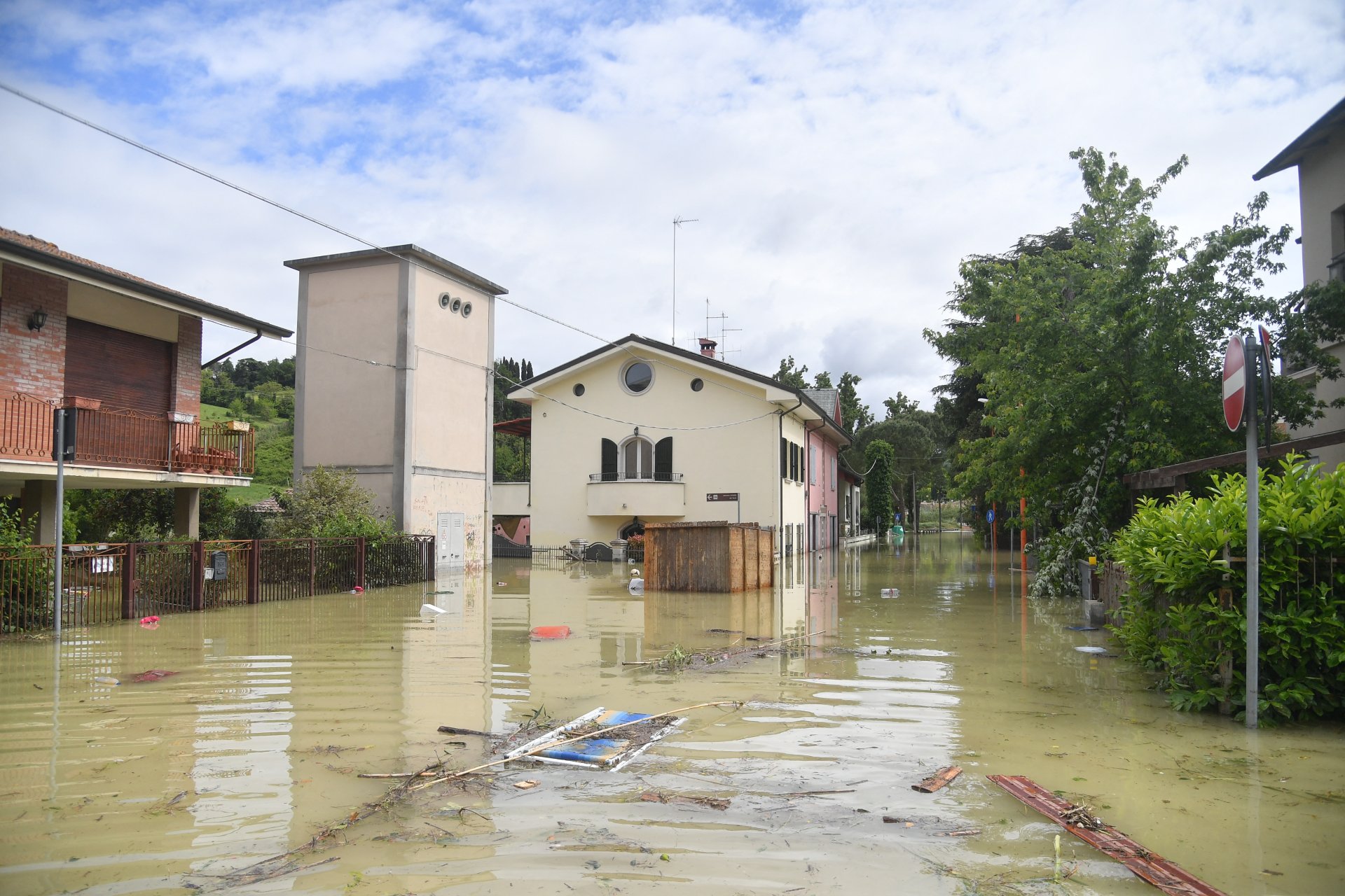 Inundaciones en Italia dejan 8 muertos y obligan a anular GP de F1