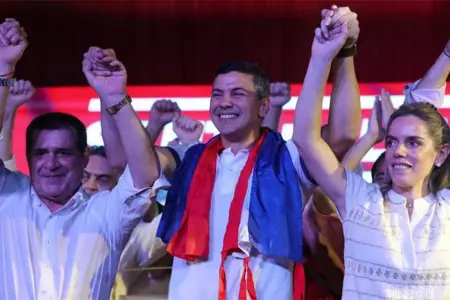 Santiago Pea se proclama ganador de las elecciones presidenciales en Paraguay.