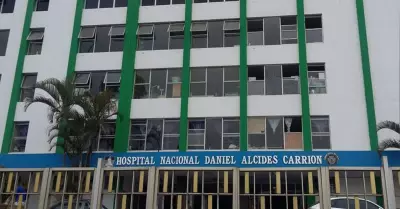 La beb es atendida en el Hospital Daniel Alcides Carrin.