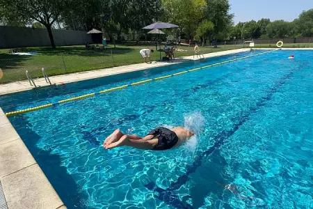 Francia prohibirá venta de piscinas por sequía.