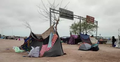 Migrantes varados en la frontera entre Per y Chile.