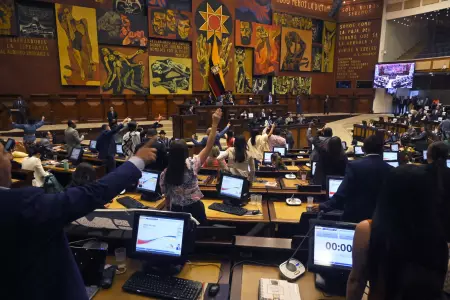 Presidente de Ecuador acudirá al Congreso para juicio político en su contra