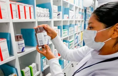 Sancionarán a farmacias que mediquen sin recetas casos de dengue.