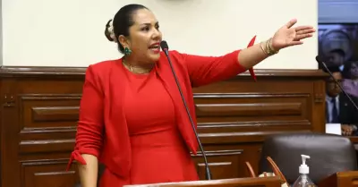 Congresista Digna Calle reaparece en el Parlamento