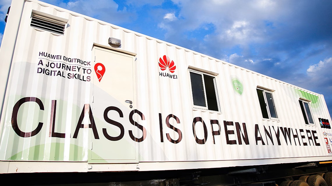 Minedu y Huawei implementan un Aula Móvil que desarrollará competencias digitales de estudiantes