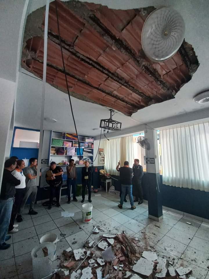 Estudiantes del colegio Mara de las Mercedes vuelven a la virtualidad tras caer parte de material concreto del techo