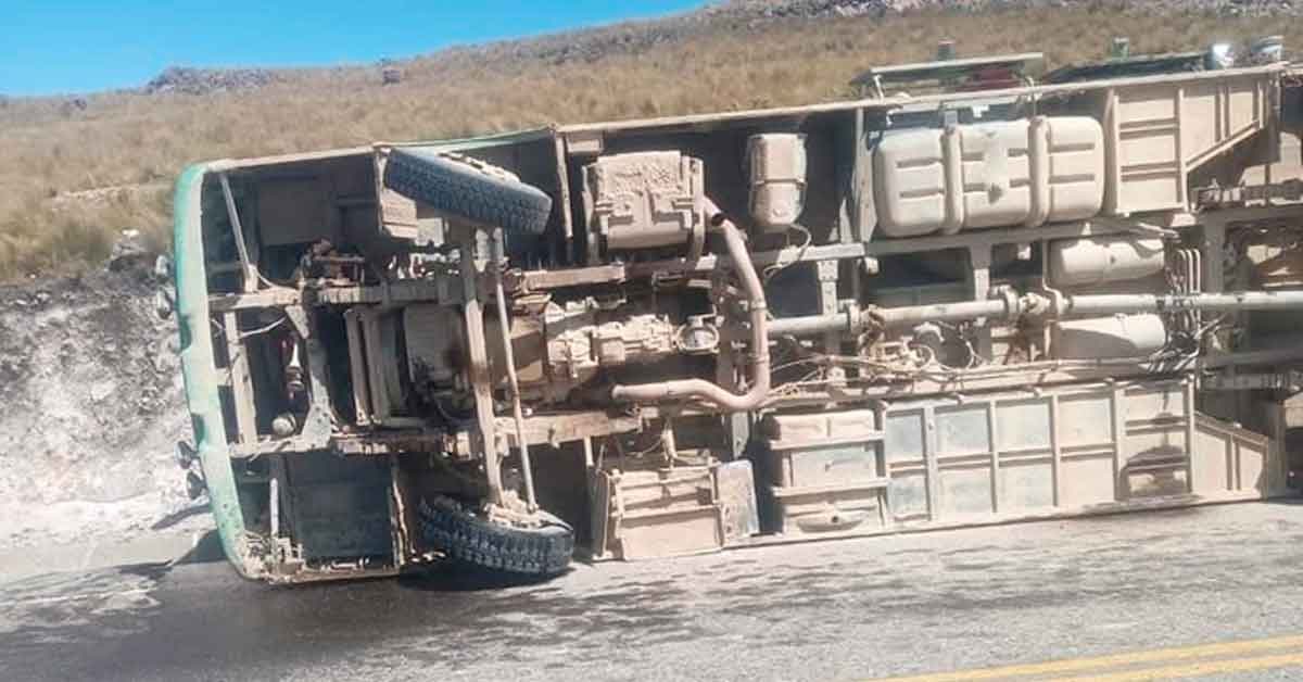Un muerto y 14 heridos tras despiste de bus en carretera Shorey ...