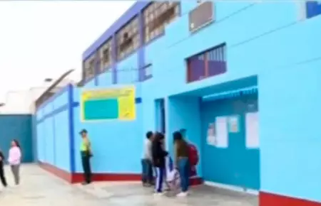 Madre de familia denuncia bullying a su hija en su colegio.